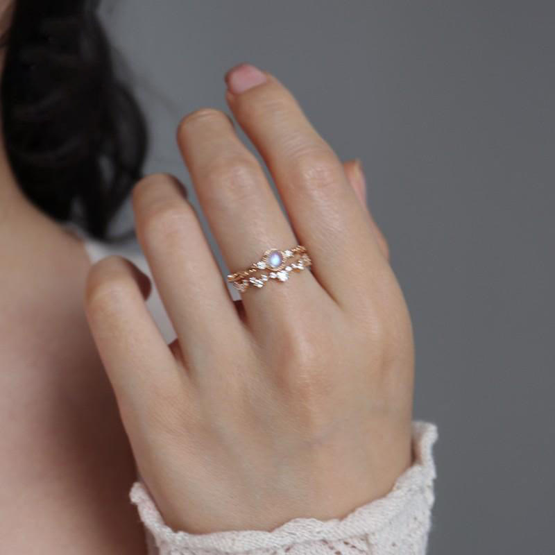 Bague délicate en pierre de lune naturelle et zircone Olivenorma