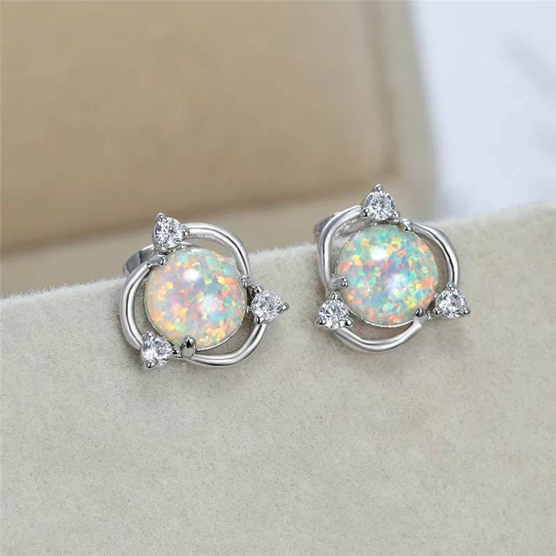 Boucles d'oreilles à tige rondes en zircon blanc et opale Olivenorma