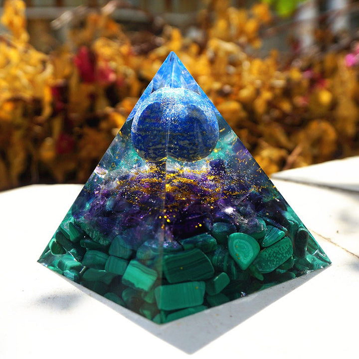 Sphère de lapis-lazuli Olivenorma avec pyramide d'améthyste et de malachite