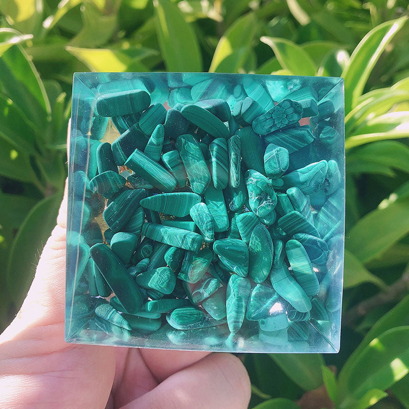 Pyramide d'orgone arbre de vie turquoise Olivenorma avec malachite