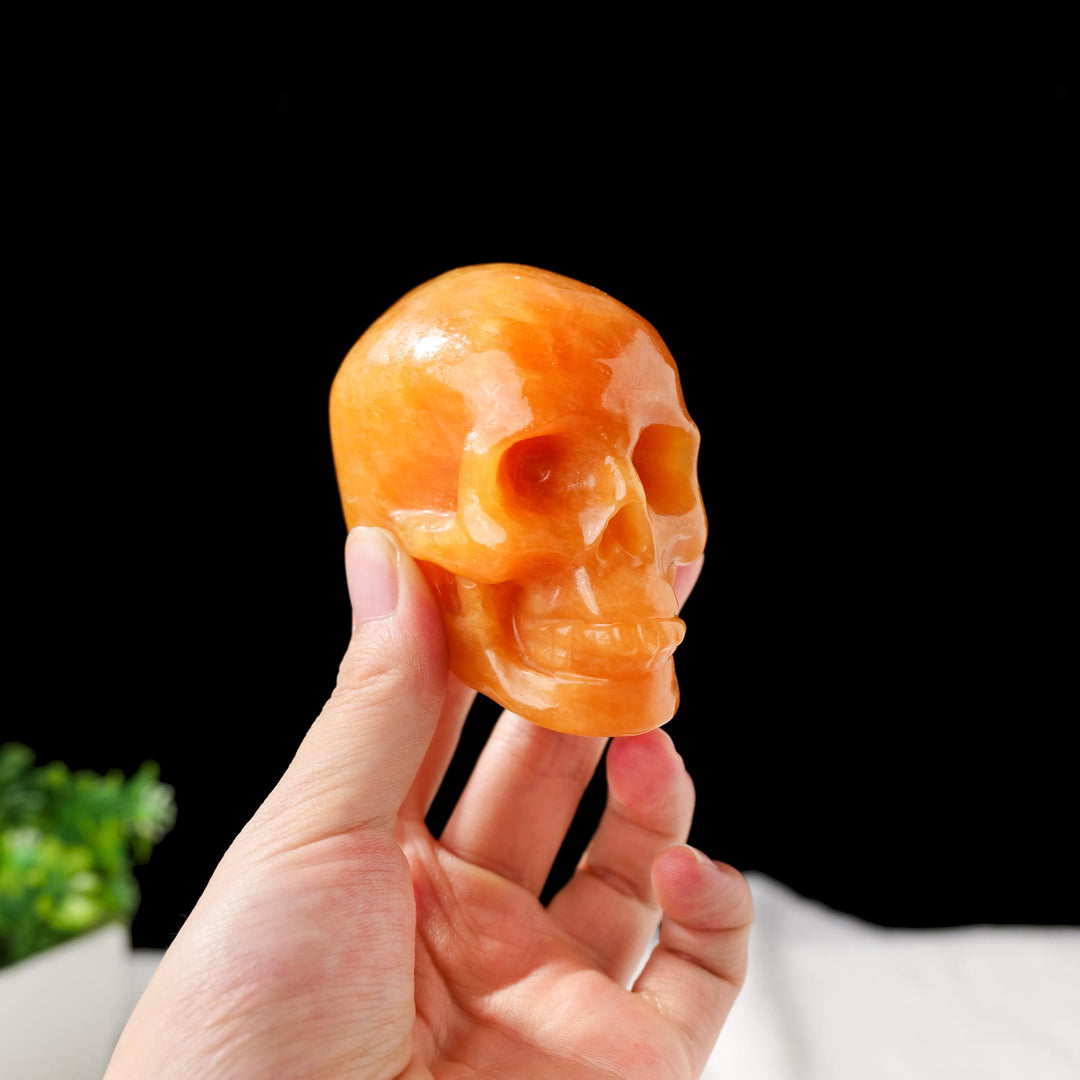 Décoration en pierre précieuse de tête de mort en aventurine jaune Olivenorma de 3 pouces