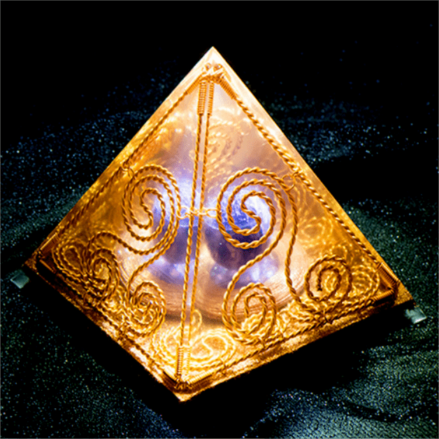 Cube à triple hélice Olivenorma - Pyramide d'orgone en améthyste totem égyptien antique