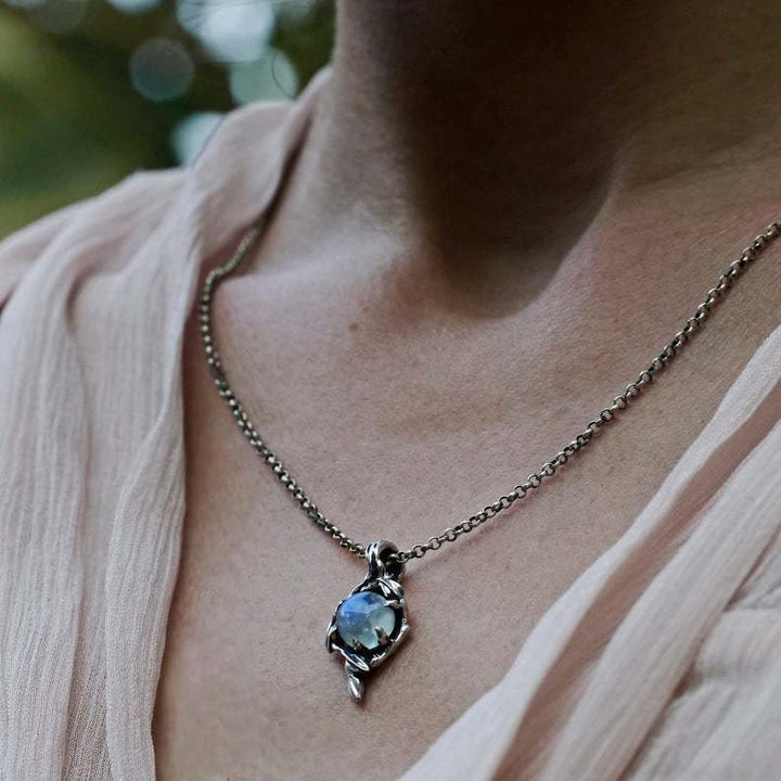 Collier avec pendentif en forme de goutte de flamme en pierre de lune Olivenorma