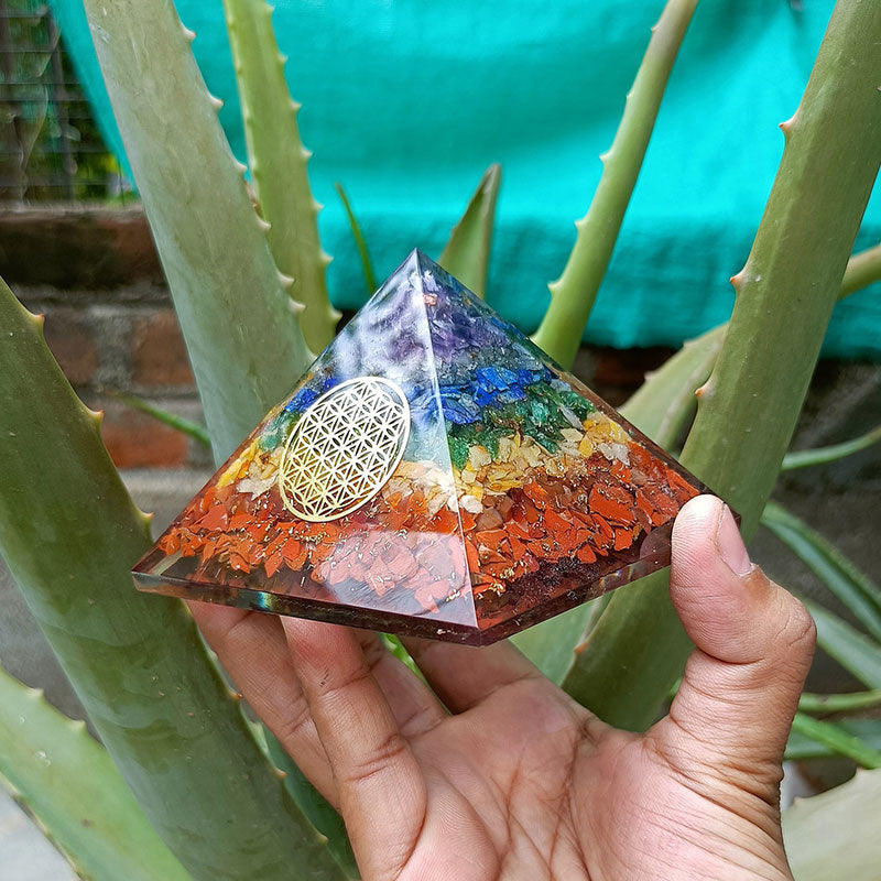 Symbole de la fleur de vie du chakra Olivenorma, pyramide d'orgone