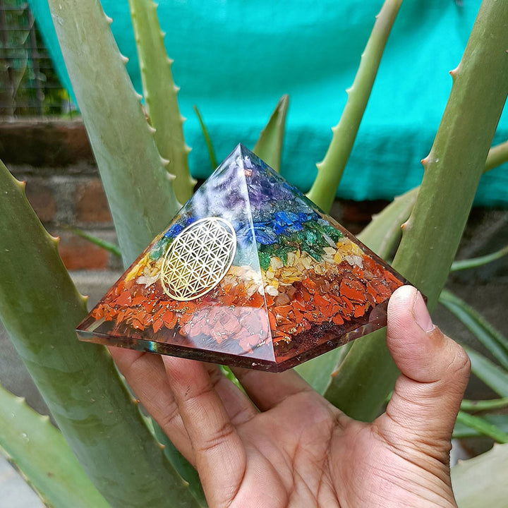 Symbole de la fleur de vie du chakra Olivenorma, pyramide d'orgone
