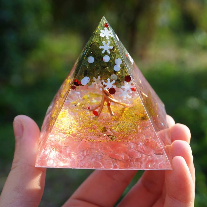 Pyramide d'orgone arbre de vie en cristal rose péridot de Noël Olivenorma