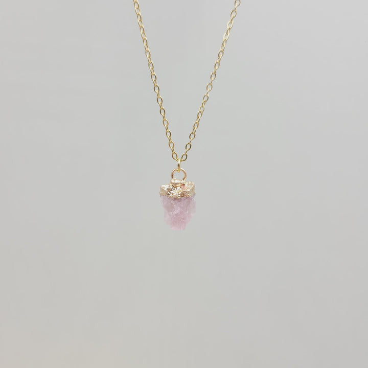 Collier en pierre précieuse brute irrégulière en cristal Olivenorma