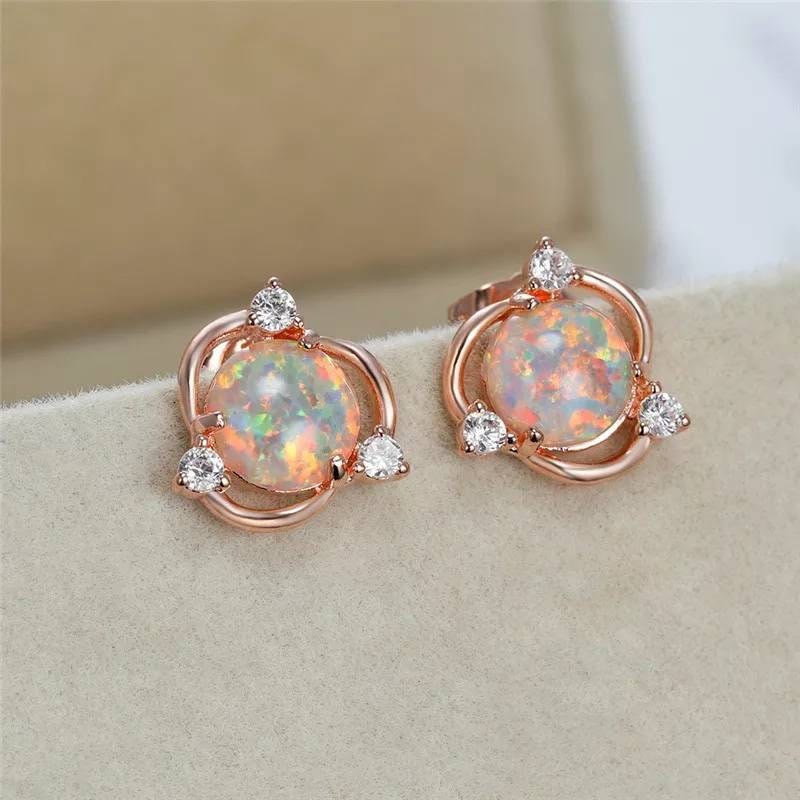 Boucles d'oreilles à tige rondes en zircon blanc et opale Olivenorma