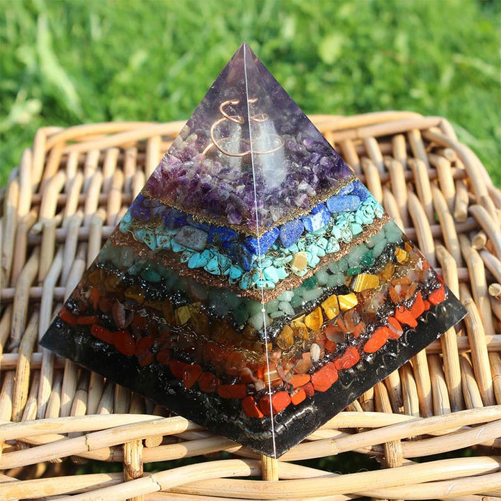 Pyramide d'orgone paisible de chakra naturel Olivenorma