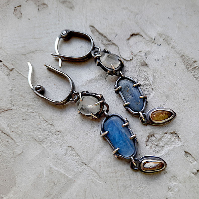 Boucles d'oreilles de sorcière ethniques en saphir et pierre de lune ovale Olivenorma
