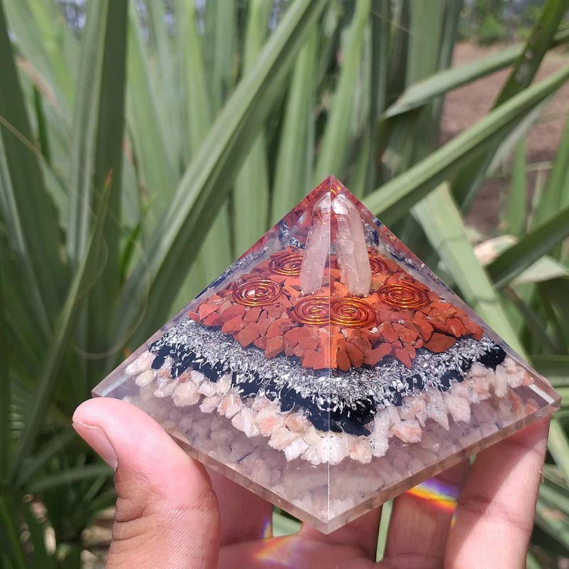 Pilier en cristal transparent Olivenorma avec pyramide orgonite en pierre solaire