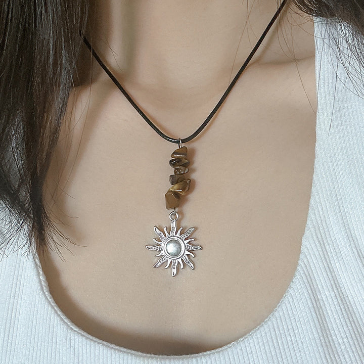 Collier en cuir et fil ciré avec pompon papillon en pierre naturelle Olivenorma