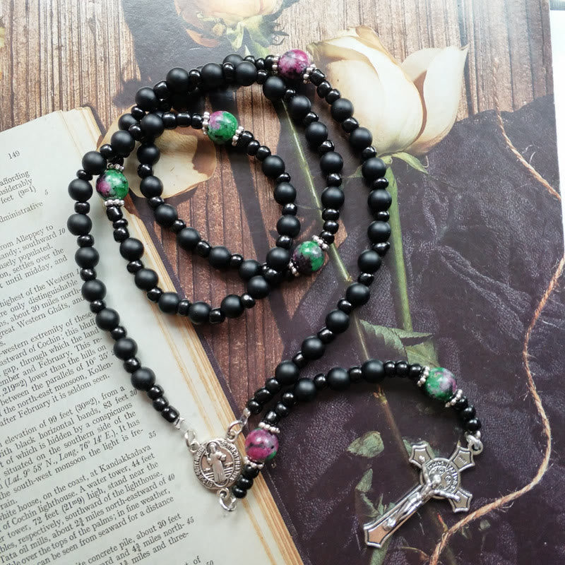 Collier chapelet en forme de croix avec onyx noir, rubis et zoïsite Olivenorma