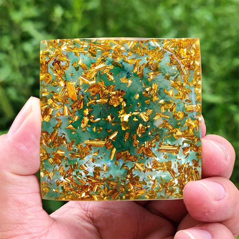 Pyramide d'orgone du zodiaque Taureau en améthyste Olivenorma avec aventurine verte