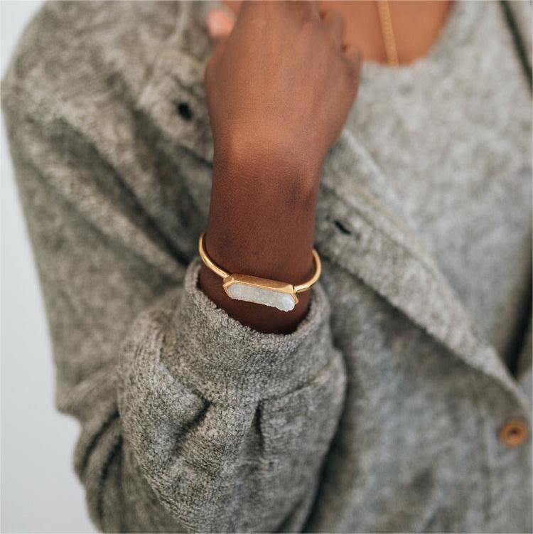 Bracelet manchette en cuivre et métal avec grappe de cristaux naturels Olivenorma