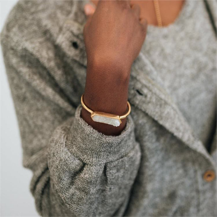 Bracelet manchette en cuivre et métal avec grappe de cristaux naturels Olivenorma