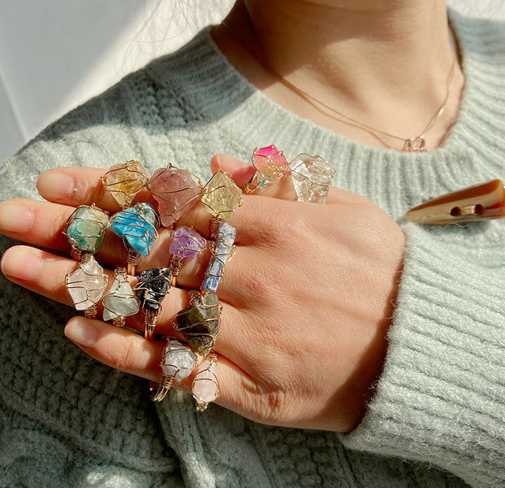 Bague en pierre précieuse naturelle irrégulière enroulée en fil de fer brut Olivenorma