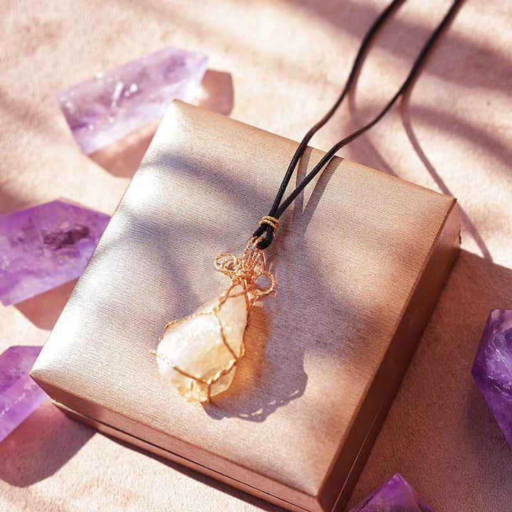 Collier pendentif fait main en cristal naturel brut Olivenorma