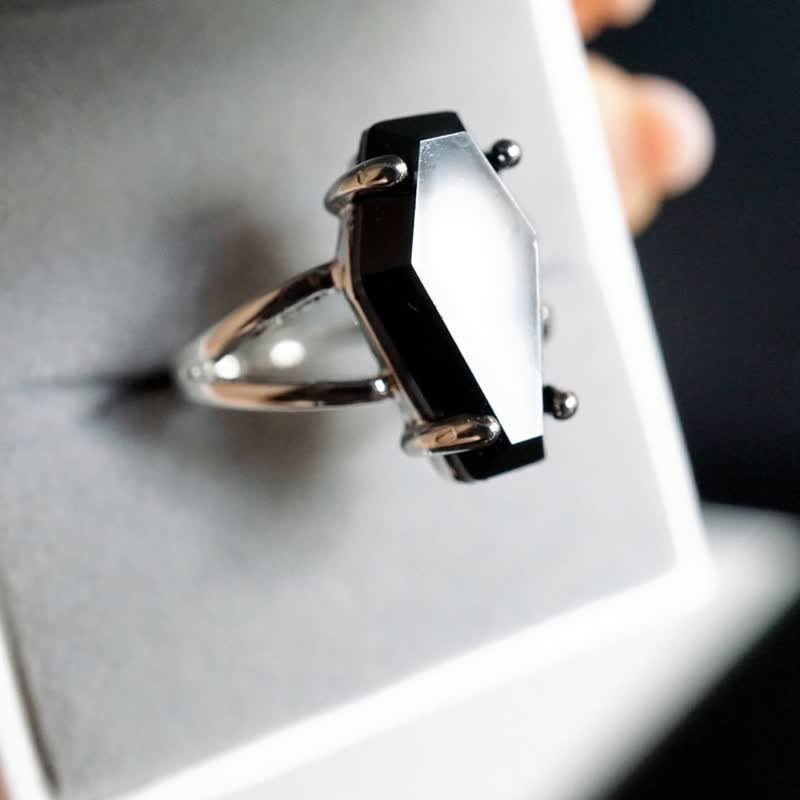 Bague cercueil en onyx noir Olivenorma