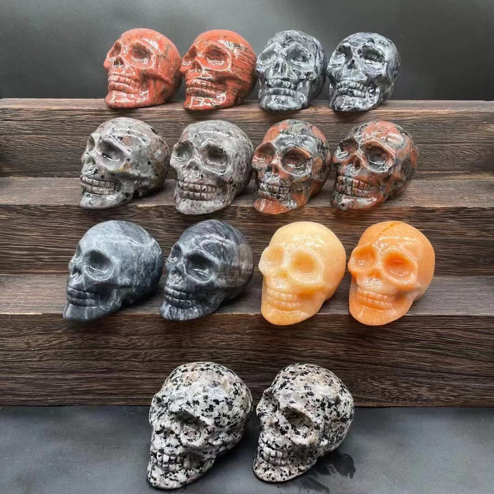 Décoration en pierre précieuse de crâne en cristal naturel sculpté Olivenorma de 7 cm