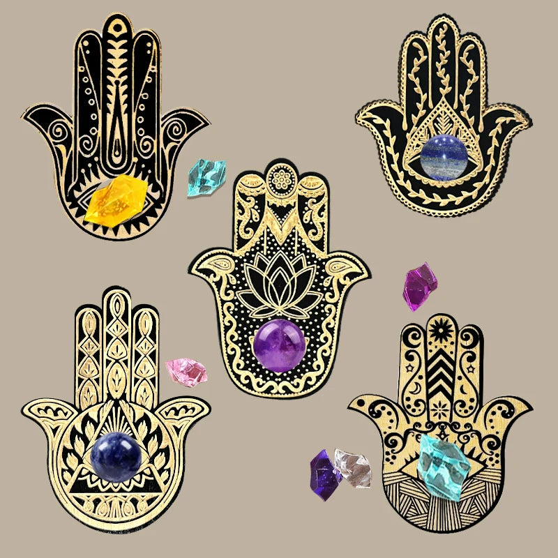 Support de boule de cristal en bois Hamsa de Olivenorma Home Decor