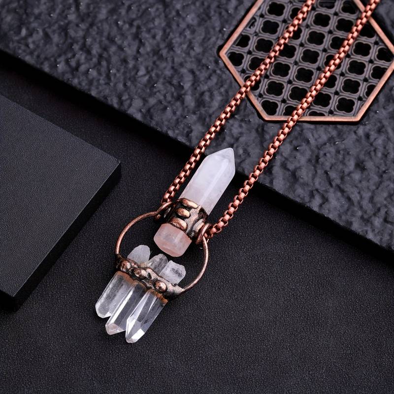 Collier en pierre précieuse pilier hexagonale en quartz clair irrégulier Olivenorma