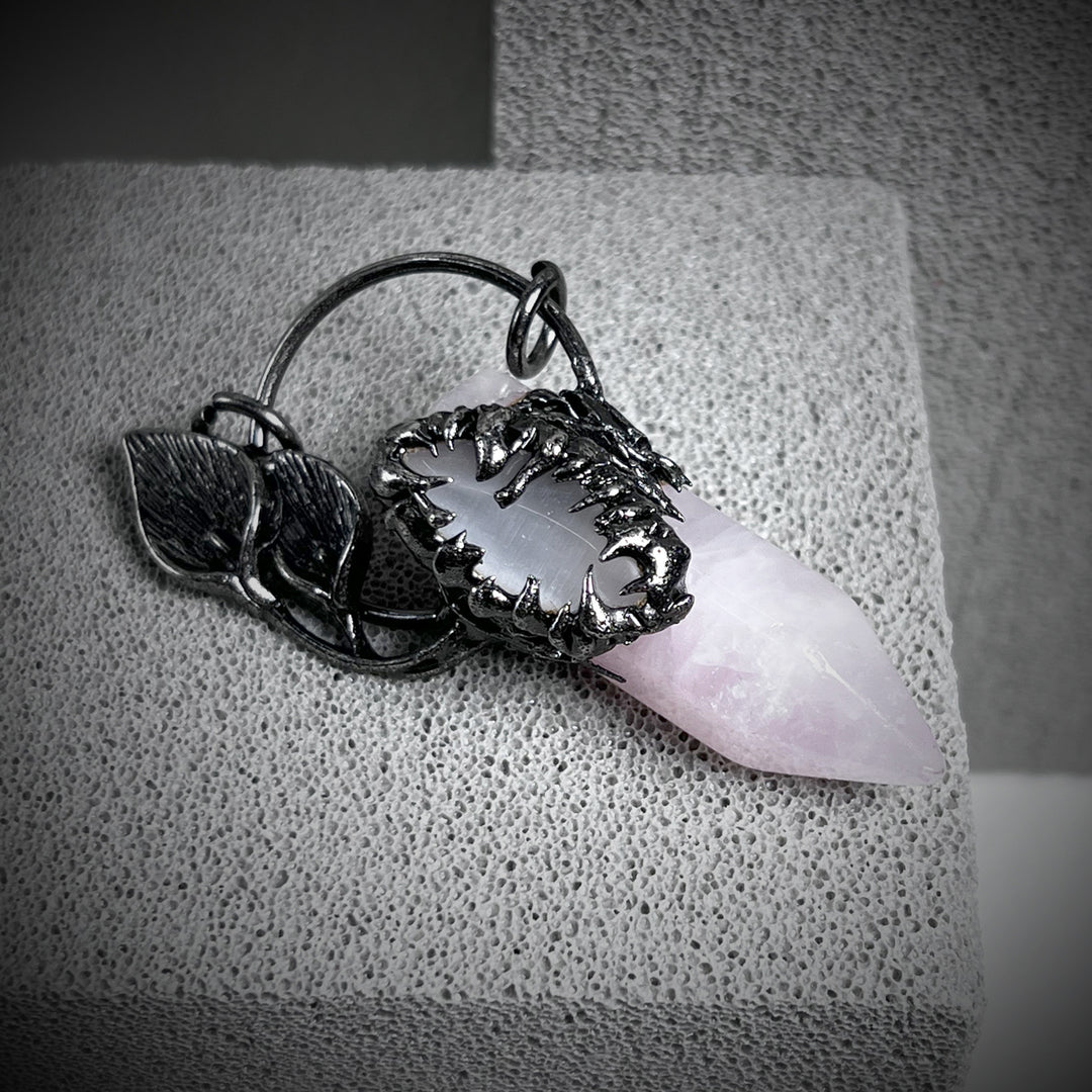 Collier avec pendentif en pierre précieuse en cristal à gratter fantôme d'Halloween Olivenorma