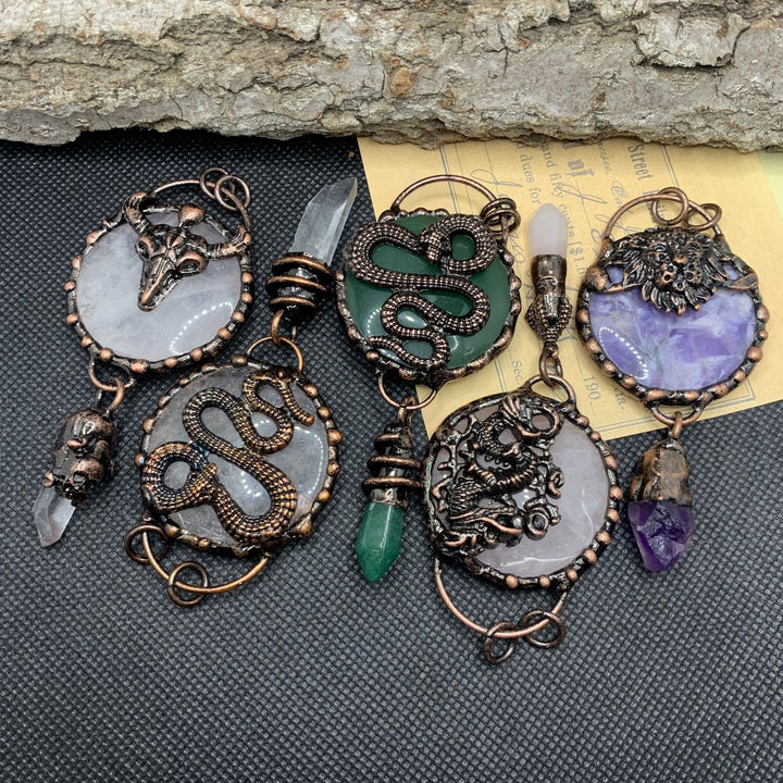 Collier en cuivre avec tête de bœuf Olivenorma et pierres précieuses en quartz transparent