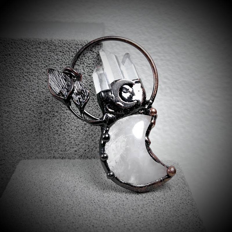 Collier avec pendentif en cristal transparent en forme de lune et de plante en pierres précieuses Olivenorma