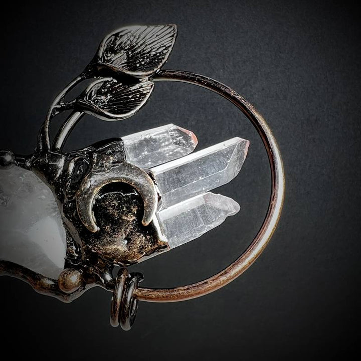 Collier avec pendentif en cristal transparent en forme de lune et de plante en pierres précieuses Olivenorma