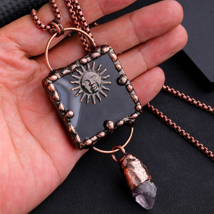Collier en pierre précieuse irrégulière en agate noire du dieu solaire Olivenorma