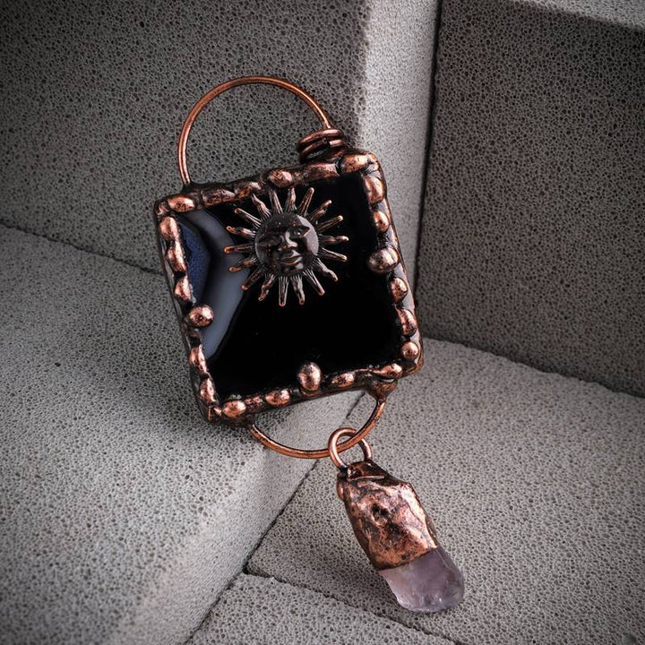 Collier en pierre précieuse irrégulière en agate noire du dieu solaire Olivenorma