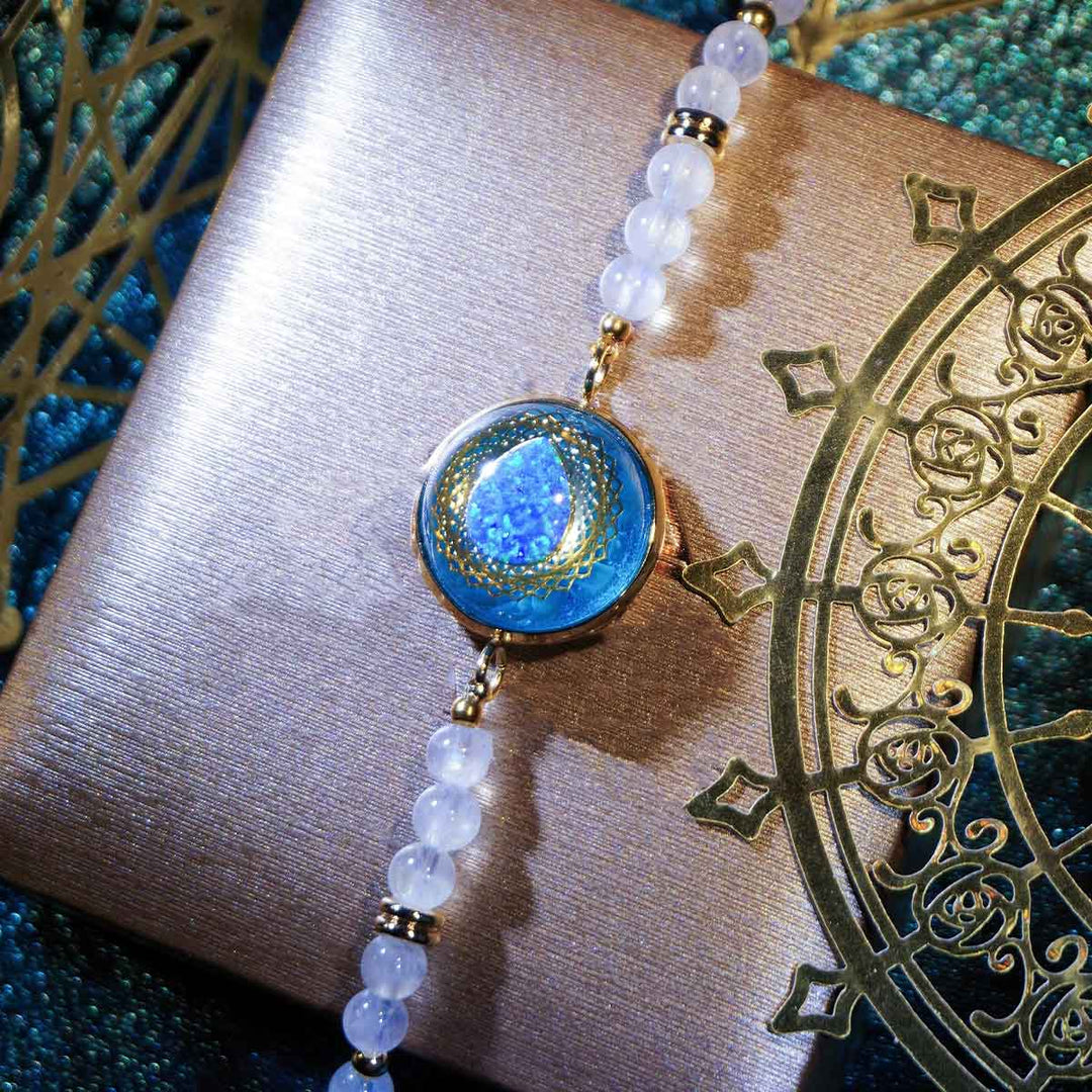 Bracelet avec pendentif en opale bleue Olivenorma et perles en pierre de lune et labradorite