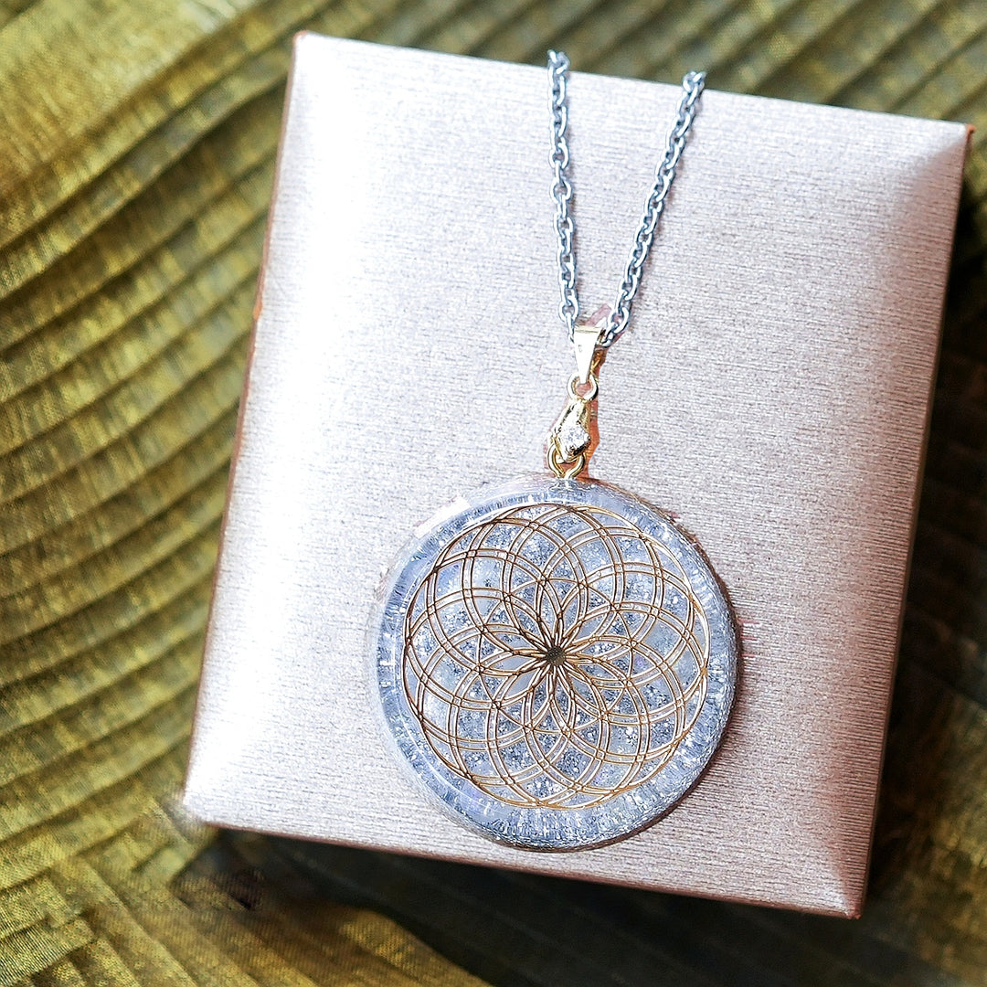 Collier Orgone Symbole Cube de Métatron en Cristal Clair Olivenorma