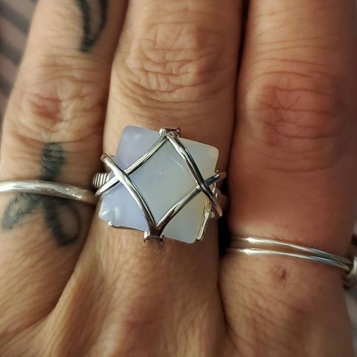Bague de fiançailles en opalite blanche Olivenorma
