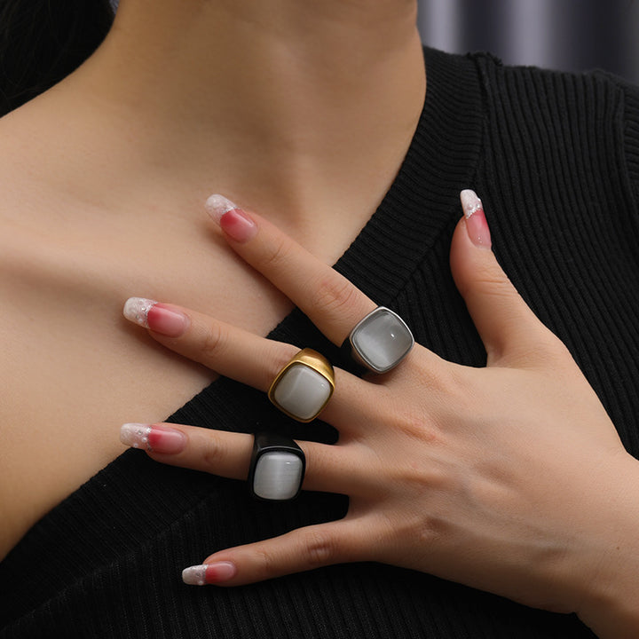 Bague en acier titane avec pierre œil de chat blanche carrée Olivenorma