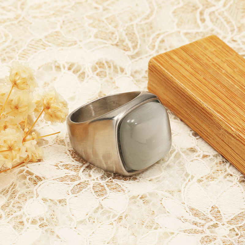 Bague en acier titane avec pierre œil de chat blanche carrée Olivenorma