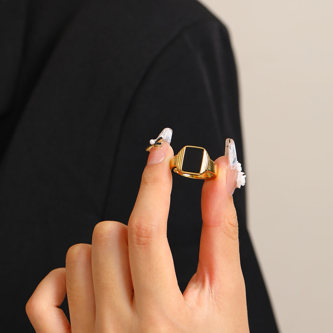 Bague en acier titane obsidienne carrée à rayures rétro Olivenorma