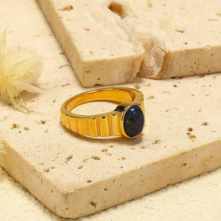 Bague en acier titane à motif vertical en or et lapis-lazuli Olivenorma