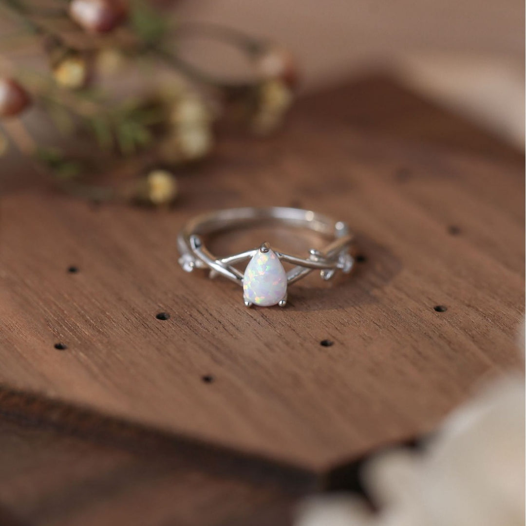 Bague Olivenorma en forme de goutte d'eau avec motif de vigne d'arbre en opale