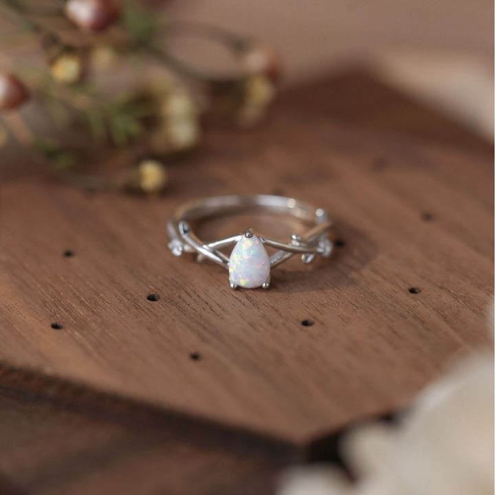 Bague Olivenorma en forme de goutte d'eau avec motif de vigne d'arbre en opale