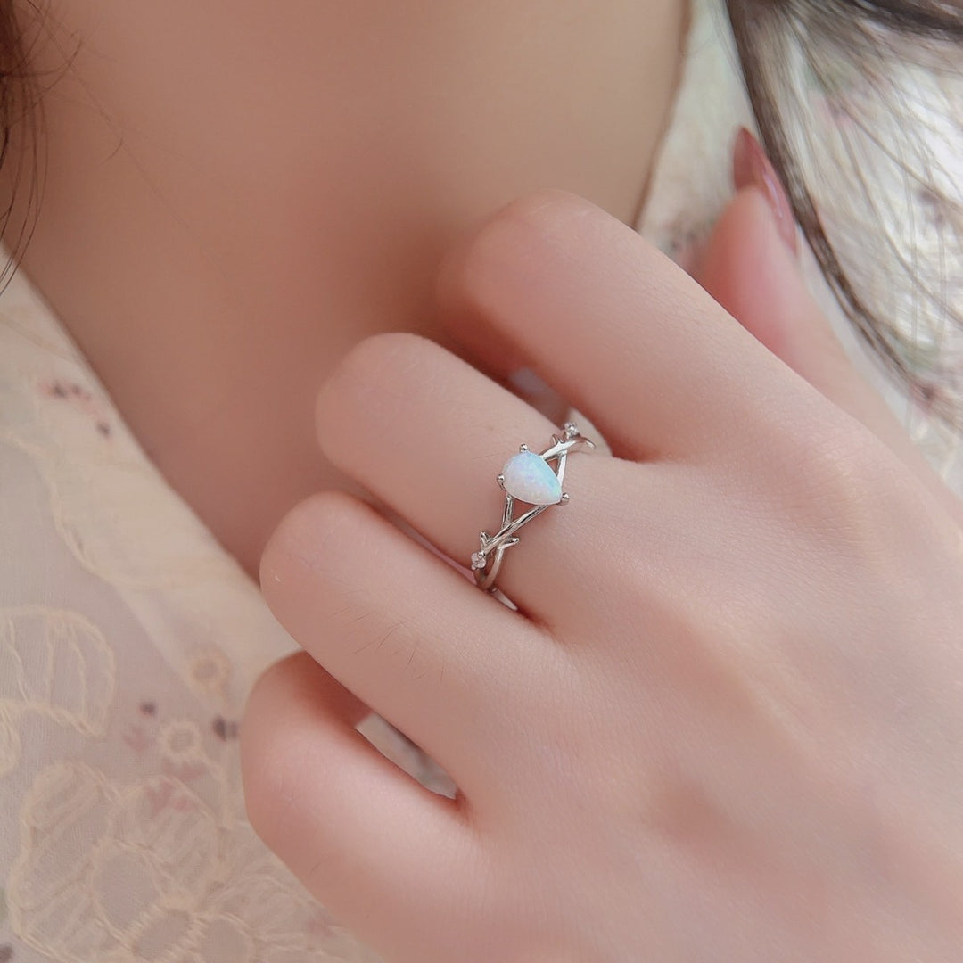 Bague Olivenorma en forme de goutte d'eau avec motif de vigne d'arbre en opale