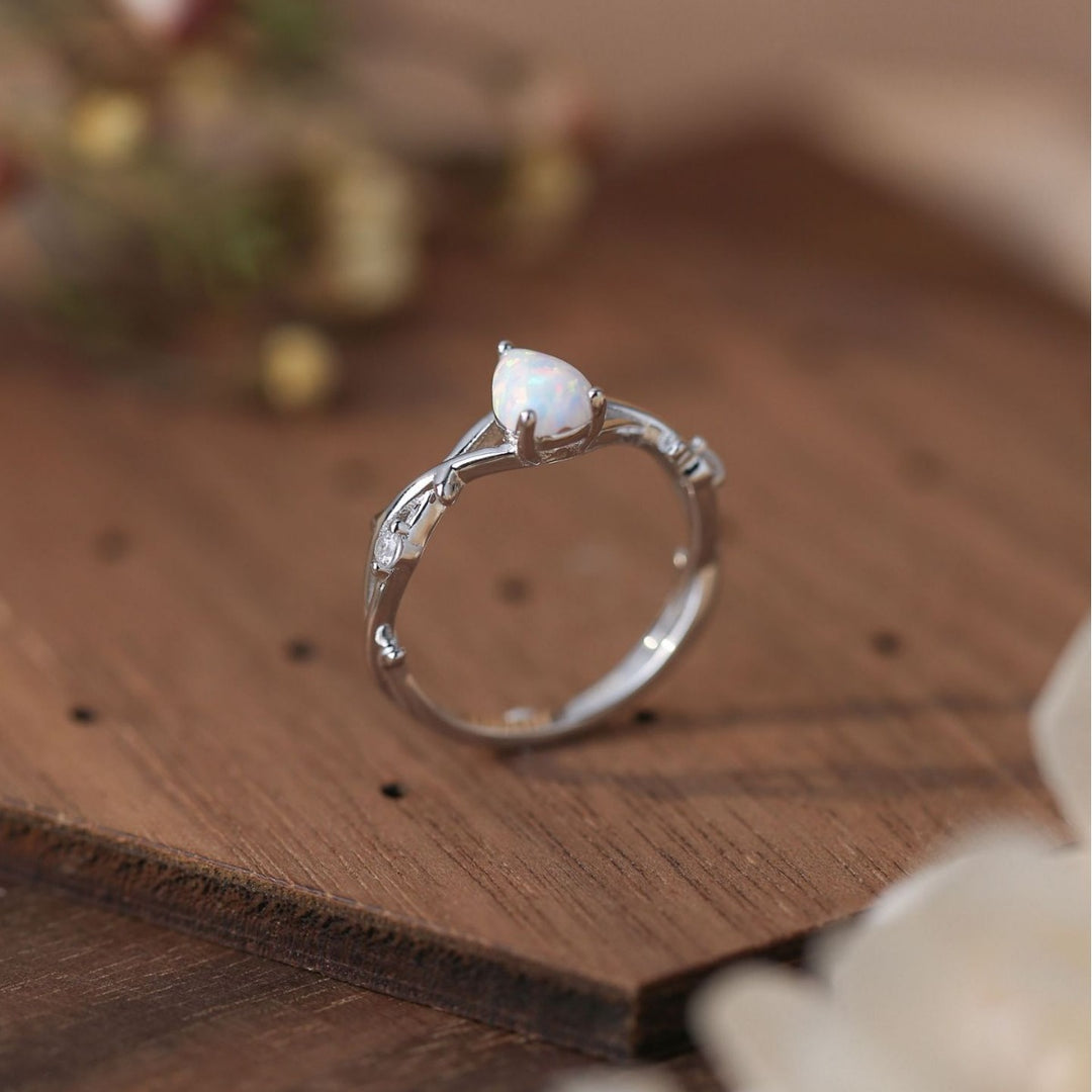 Bague Olivenorma en forme de goutte d'eau avec motif de vigne d'arbre en opale