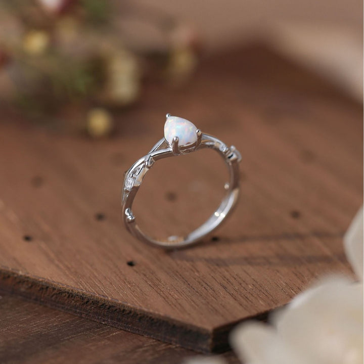 Bague Olivenorma en forme de goutte d'eau avec motif de vigne d'arbre en opale
