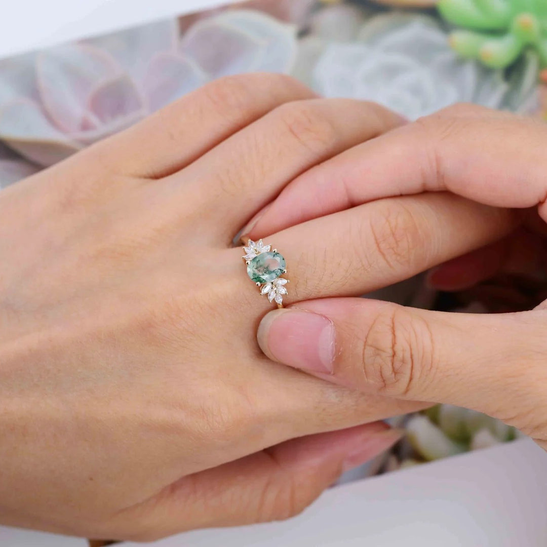 Bague Olivenorma en agate mousse ovale et zircon blanc 18 carats