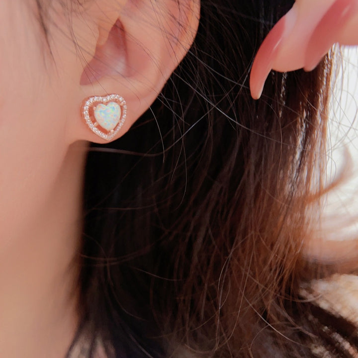 Boucles d'oreilles Olivenorma en forme de cœur avec opale et zircon blanc