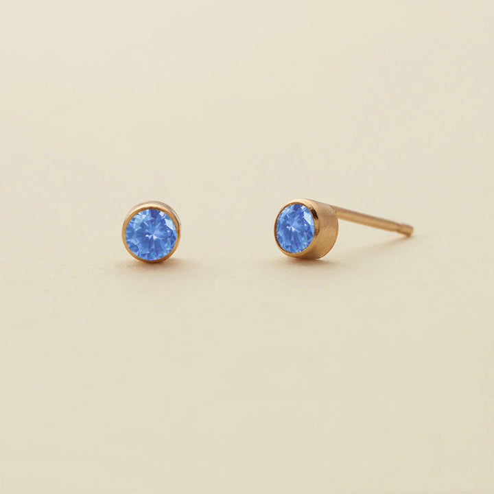 Boucles d'oreilles simples en zircon avec pierre de naissance Olivenorma