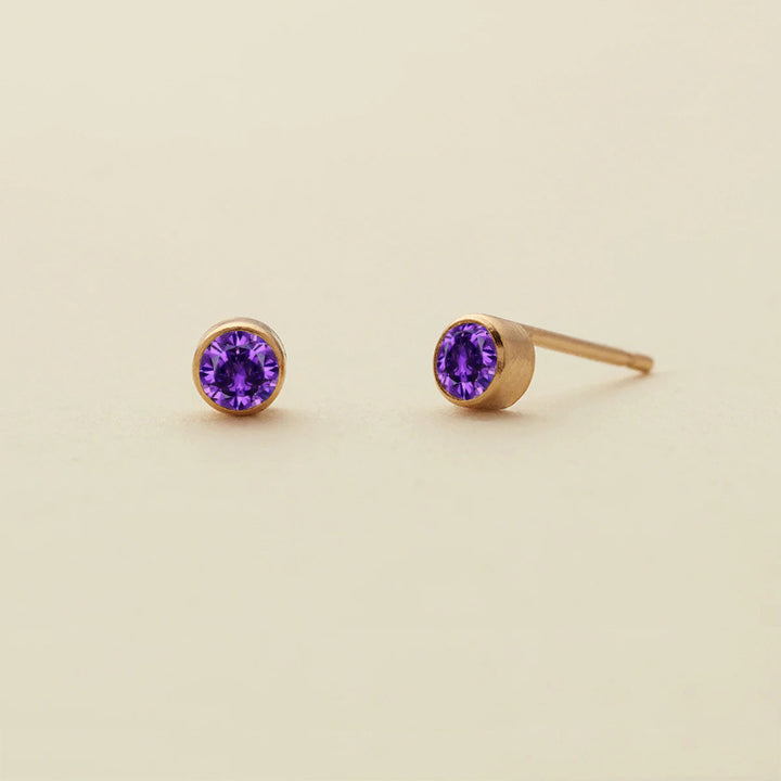 Boucles d'oreilles simples en zircon avec pierre de naissance Olivenorma