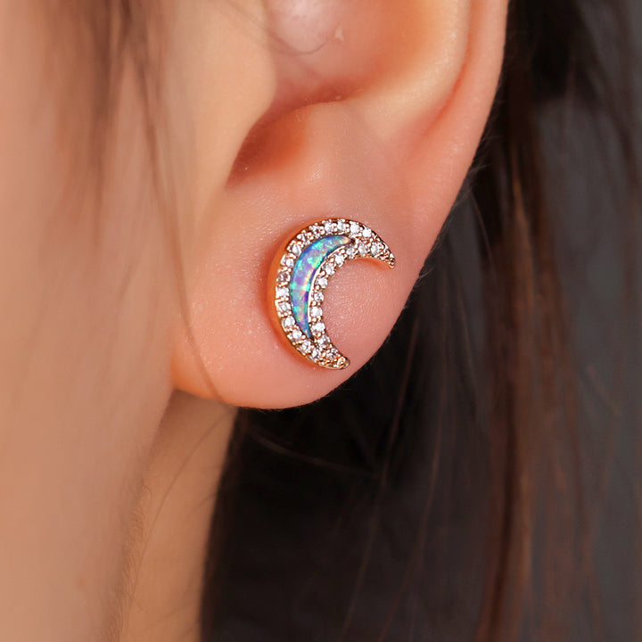 Boucles d'oreilles en forme de lune avec zircon bleu opale Olivenorma