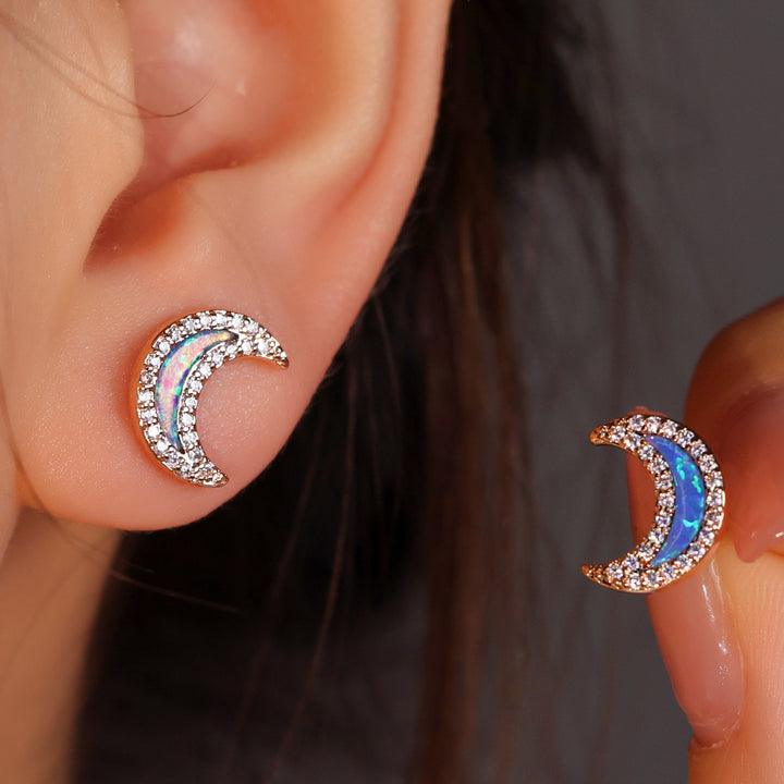Boucles d'oreilles en forme de lune avec zircon bleu opale Olivenorma